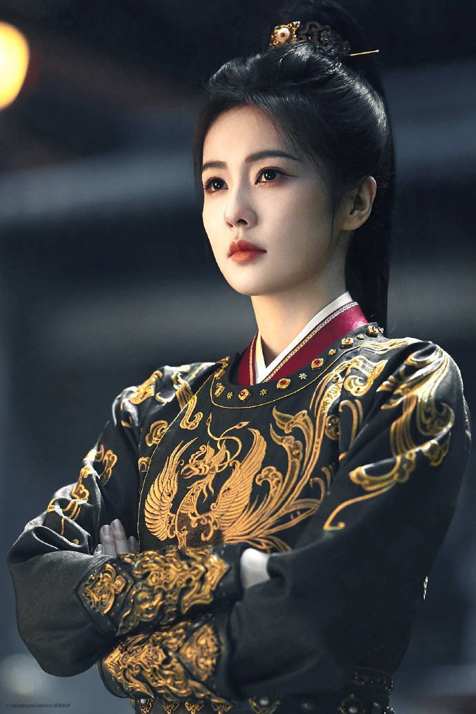 白鹿DIY微缩小屋萌翻全网!“心灵手巧”人设出圈_李佩仪_手工_关联