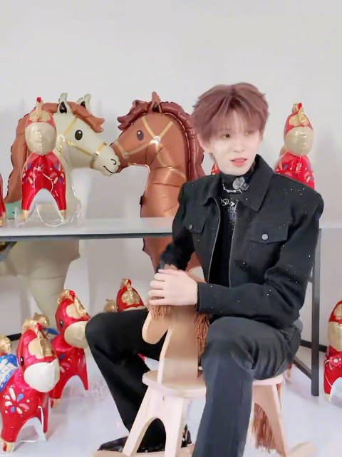 何浩楠回应腿长原因笑称妈生的好，有歌第二季路透曝光