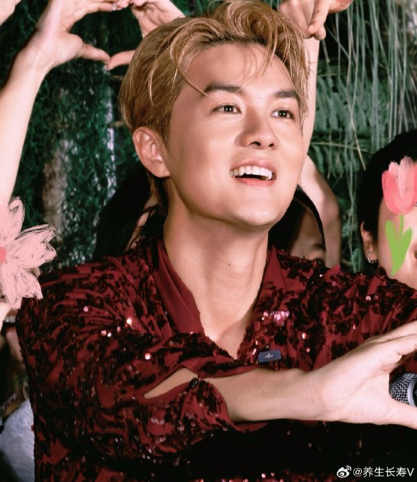 吴克群此次重庆暖心之举在两岸网友中引发了怎样的反响？