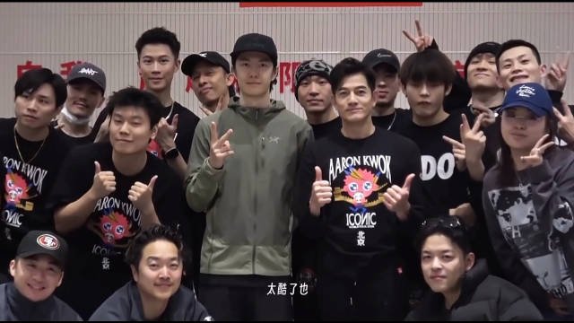 王一博春晚幕后花絮来啦！彩排还和郭富城一起拍了合照